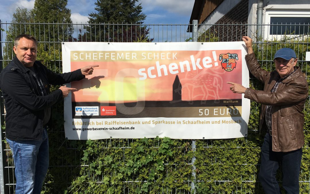 Scheffemer Scheck: Werbe-Banner am Schwimmbadzaun